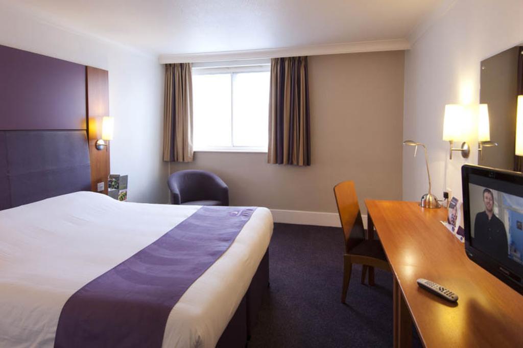 Premier Inn Bournemouth East Bilik gambar