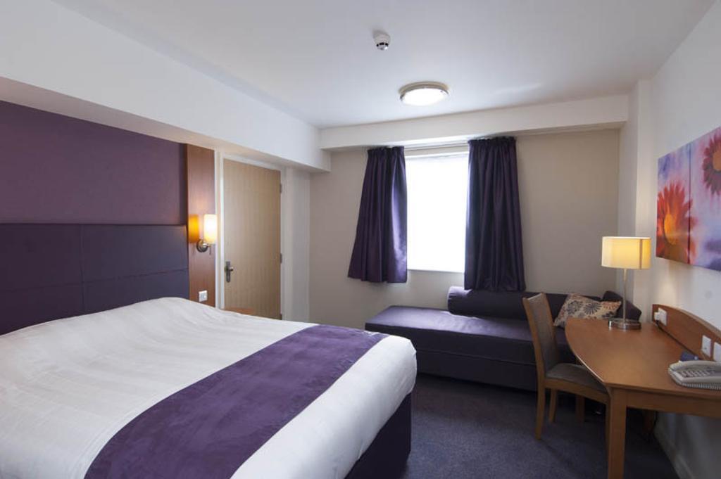 Premier Inn Bournemouth East Bilik gambar