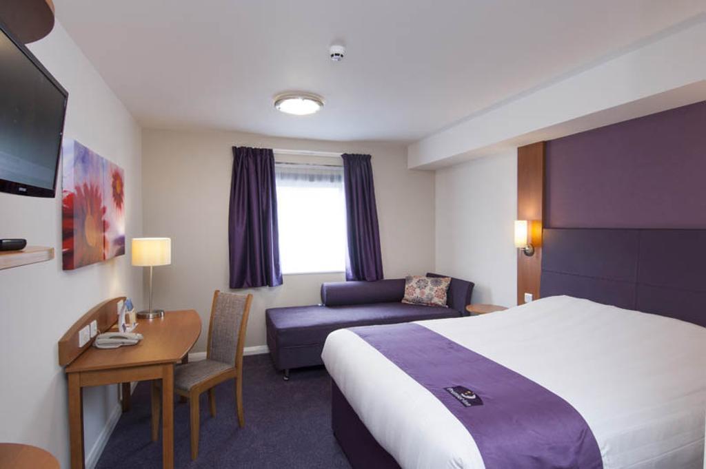 Premier Inn Bournemouth East Bilik gambar