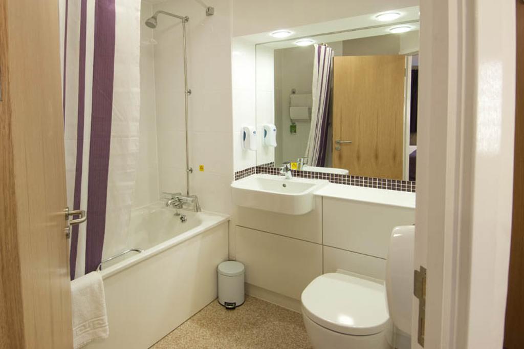 Premier Inn Bournemouth East Bilik gambar