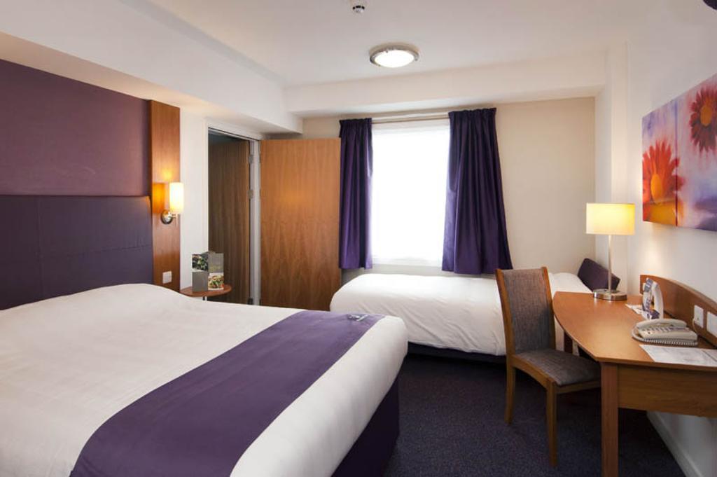 Premier Inn Bournemouth East Bilik gambar